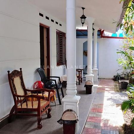 Twin Palms Hotel Mirissa Buitenkant foto
