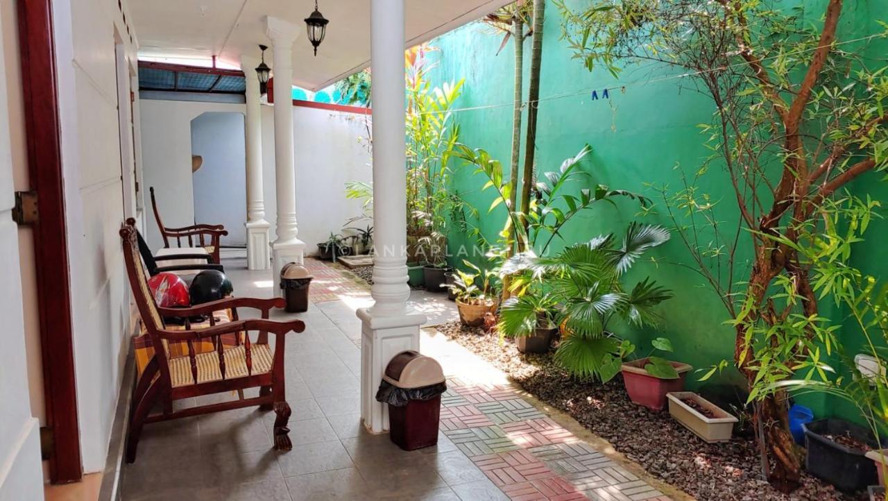 Twin Palms Hotel Mirissa Buitenkant foto